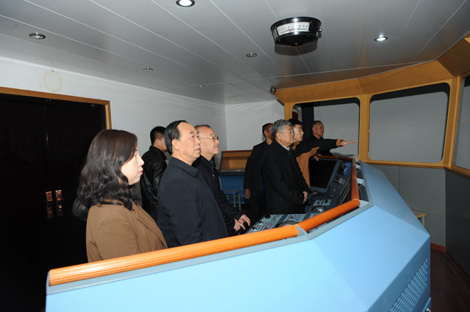 （七）在延安职业技术学院航海模拟驾驶室体验.JPG