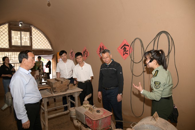 （四）在梁家河知青旧居参观.JPG