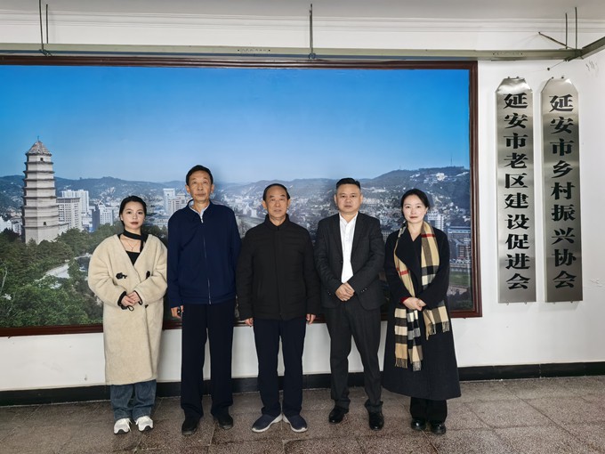 （三）王星郝润平与刘仁福等座谈后合影.jpg