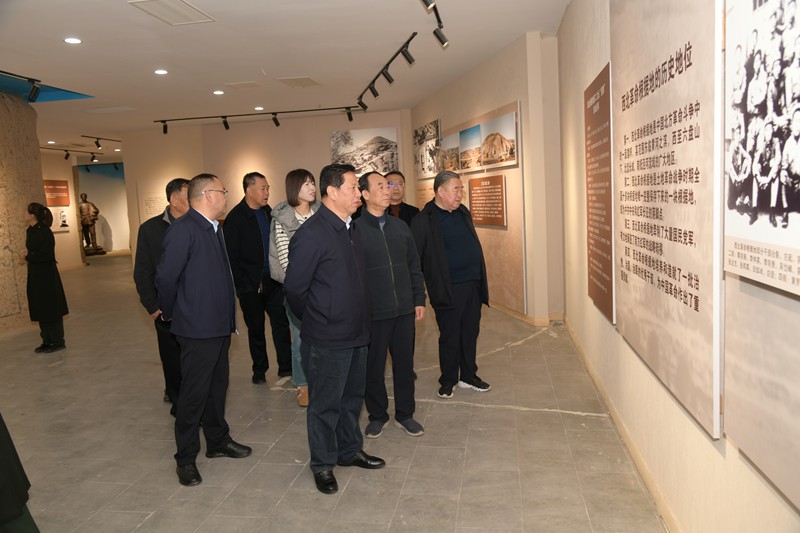 （二）在三大红军会师纪念馆参观.JPG