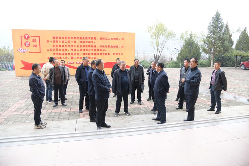 （三）在延川职业中学调研.JPG