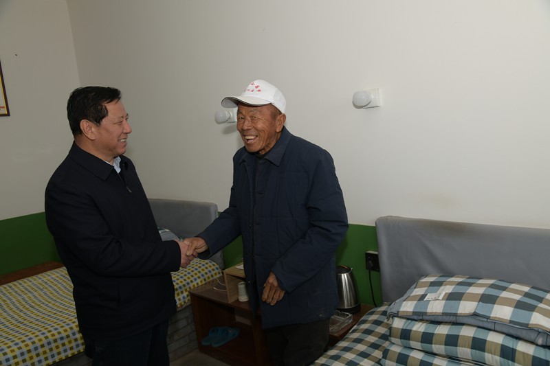 （七）杨霄在中塬村金秋幸福院看望 入住老人.JPG